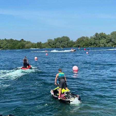 Fable Lodge Tattershall Lakes - Luxury Lakeside Lodge With Hot Tub Екстериор снимка