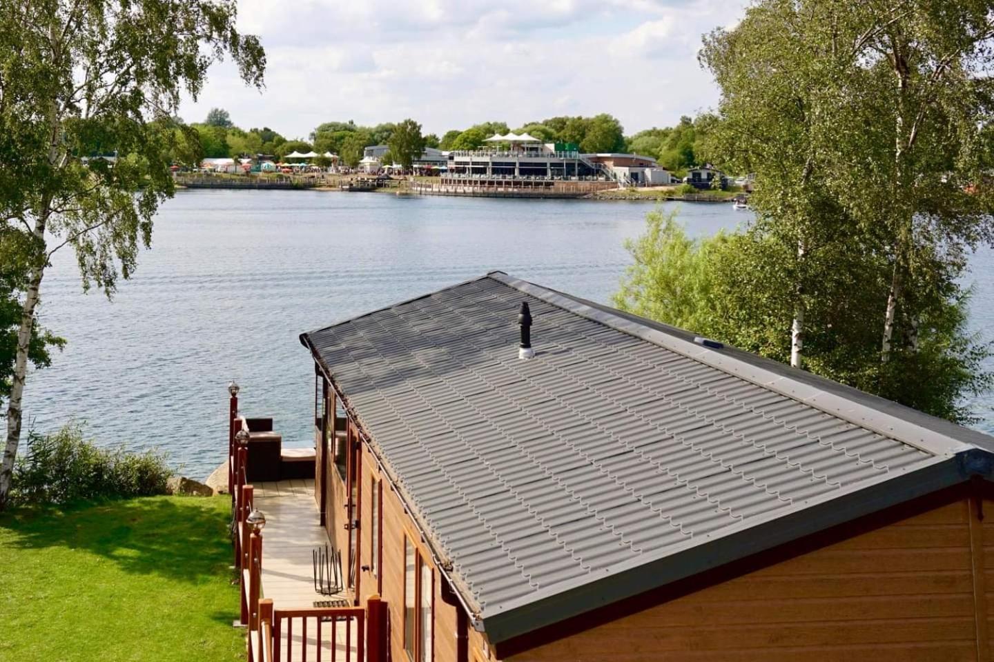 Fable Lodge Tattershall Lakes - Luxury Lakeside Lodge With Hot Tub Екстериор снимка