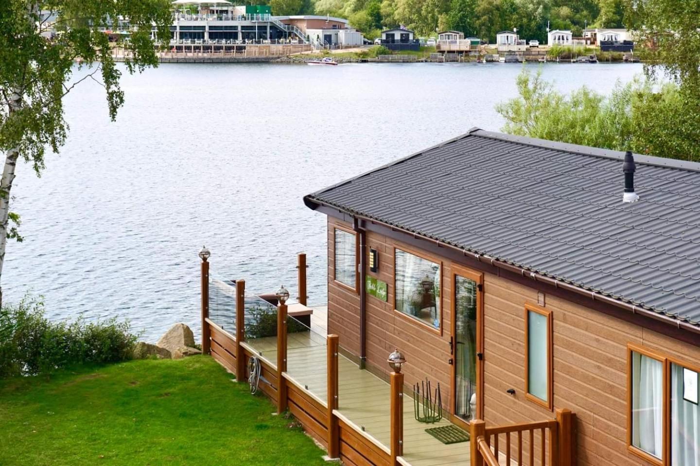 Fable Lodge Tattershall Lakes - Luxury Lakeside Lodge With Hot Tub Екстериор снимка