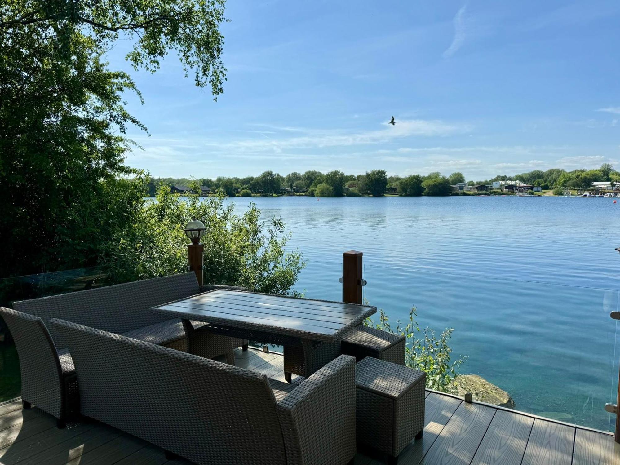 Fable Lodge Tattershall Lakes - Luxury Lakeside Lodge With Hot Tub Екстериор снимка