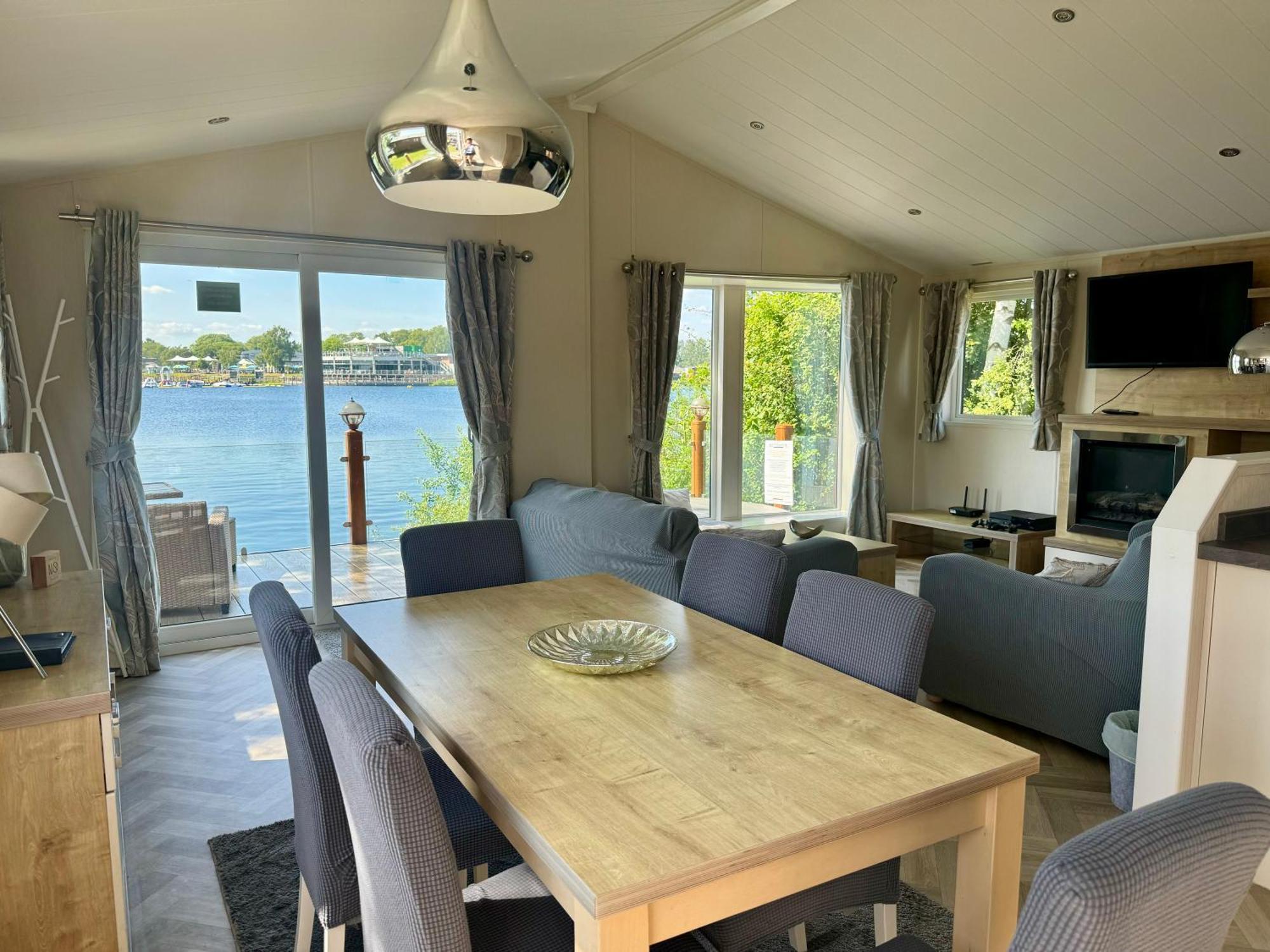 Fable Lodge Tattershall Lakes - Luxury Lakeside Lodge With Hot Tub Екстериор снимка