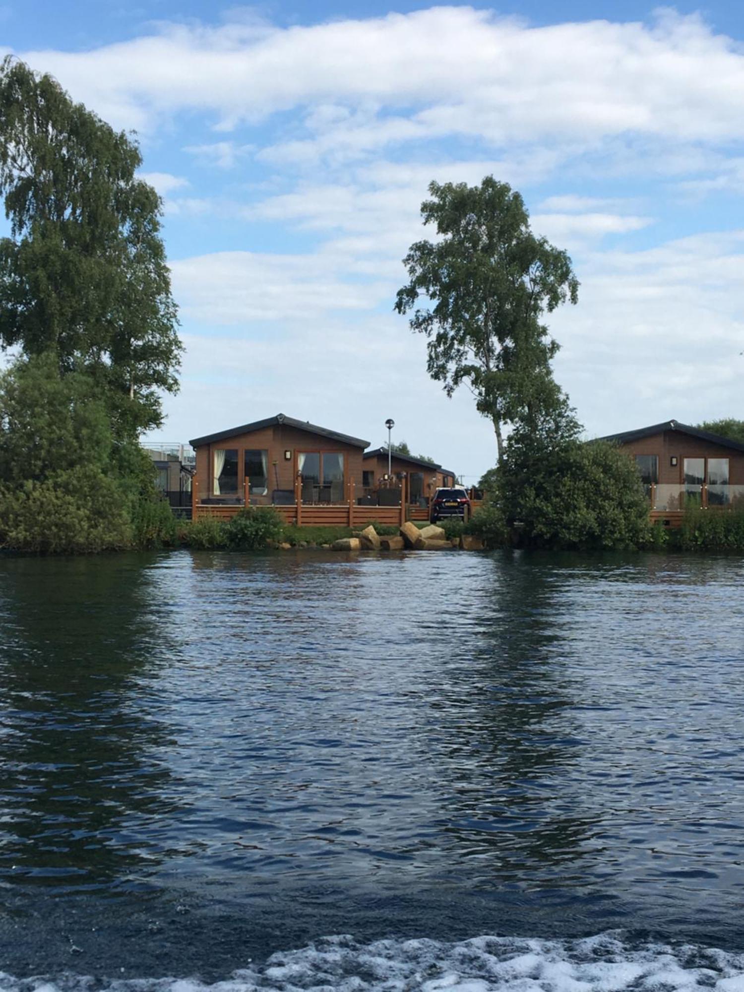 Fable Lodge Tattershall Lakes - Luxury Lakeside Lodge With Hot Tub Екстериор снимка