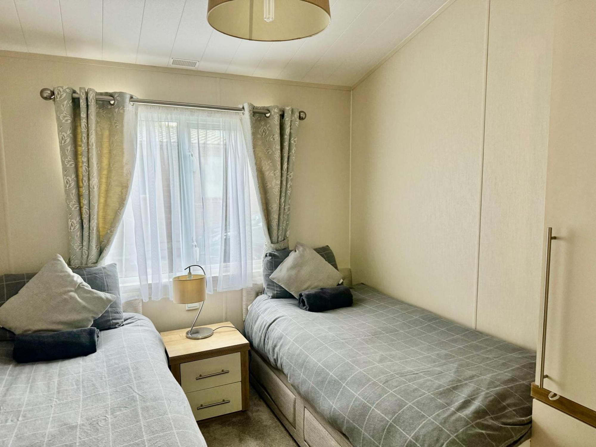 Fable Lodge Tattershall Lakes - Luxury Lakeside Lodge With Hot Tub Екстериор снимка